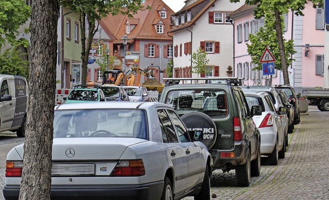 Der Verkehr war 2021 ein groes Thema ...  wegen der Parkplatzsituation im Ort.  | Foto: Ruth Seitz