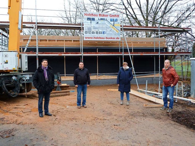 Brgermeister  Markus Hollemann, Bauam...hten sich ein Bild vom Baufortschritt.  | Foto: Gemeinde Denzlingen