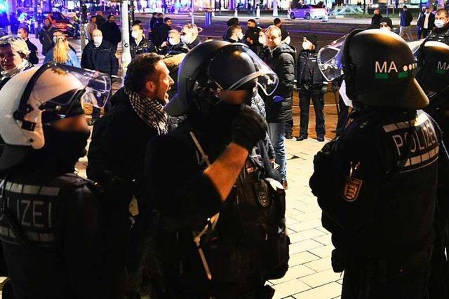Polizei stoppt verbotene Corona-Proteste in München