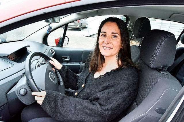 Die Freiburgerin Ella Hartmann hat mit 39 Jahren ihren Führerschein gemacht