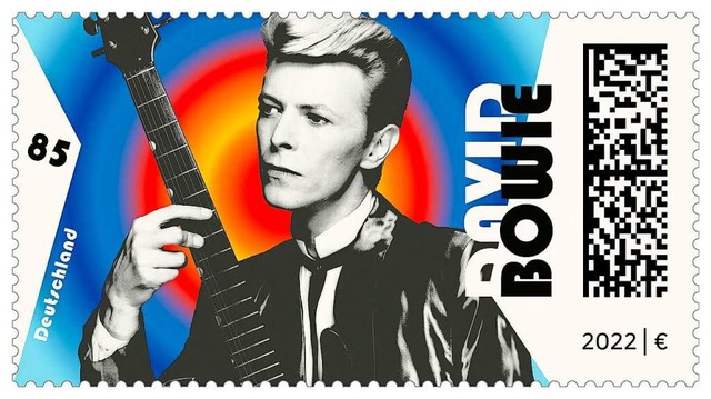 Die Bowie-Briefmarke mit Greg Gormans ...chtshndergitarre wie ein Linkshnder.  | Foto: Bundesministerium der Finanzen (dpa)