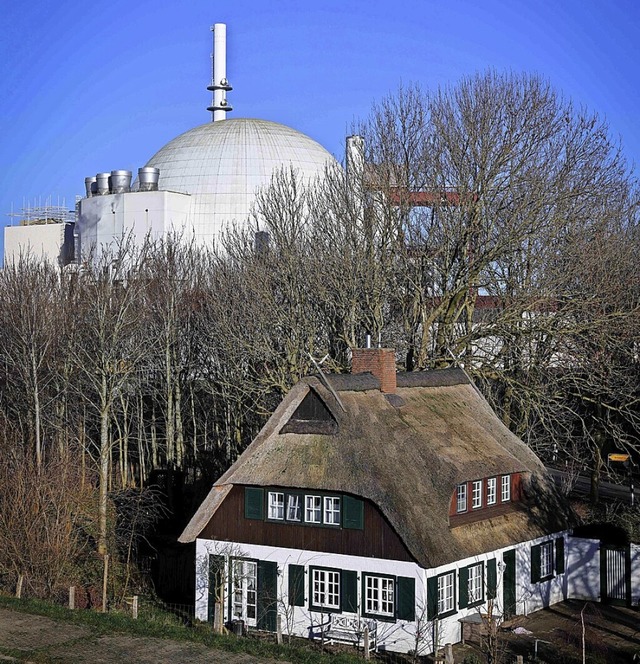 Einst tobten heftige Auseinandersetzungen um das Atomkraftwerk in Brokdorf.  | Foto: Christian Charisius (dpa)