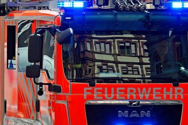 Feuerwehr löscht Brand in Freiburg-St. Georgen