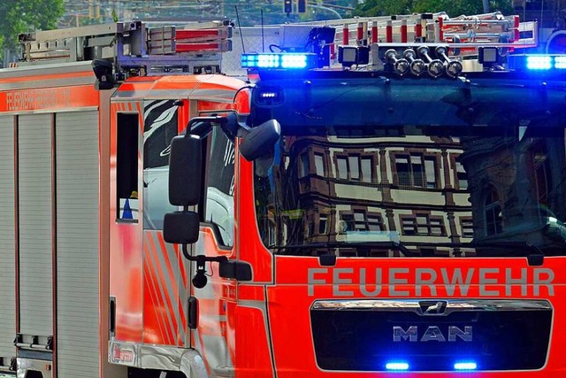 Mit mehreren Fahrzeugen war die Feuerwehr im Einsatz (Symbolfoto).  | Foto: Michael Bamberger