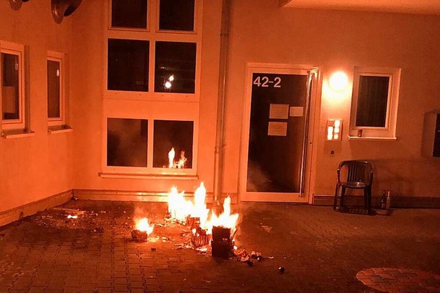 In der Emmendinger Unterstadt brannten Feuerwerksreste  | Foto: Feuerwehr Emmendingen
