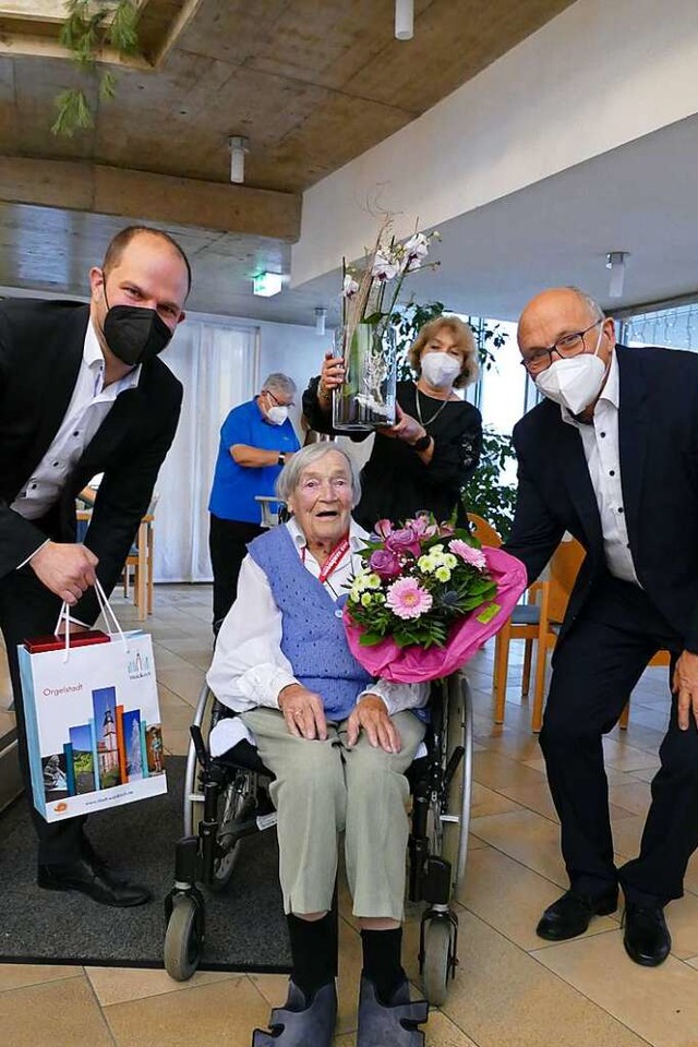 Rosalie Mucha-Burtik ist 105 Jahre alt...die Nichte der Jubilarin und ihr Mann.  | Foto: Sylvia Sredniawa