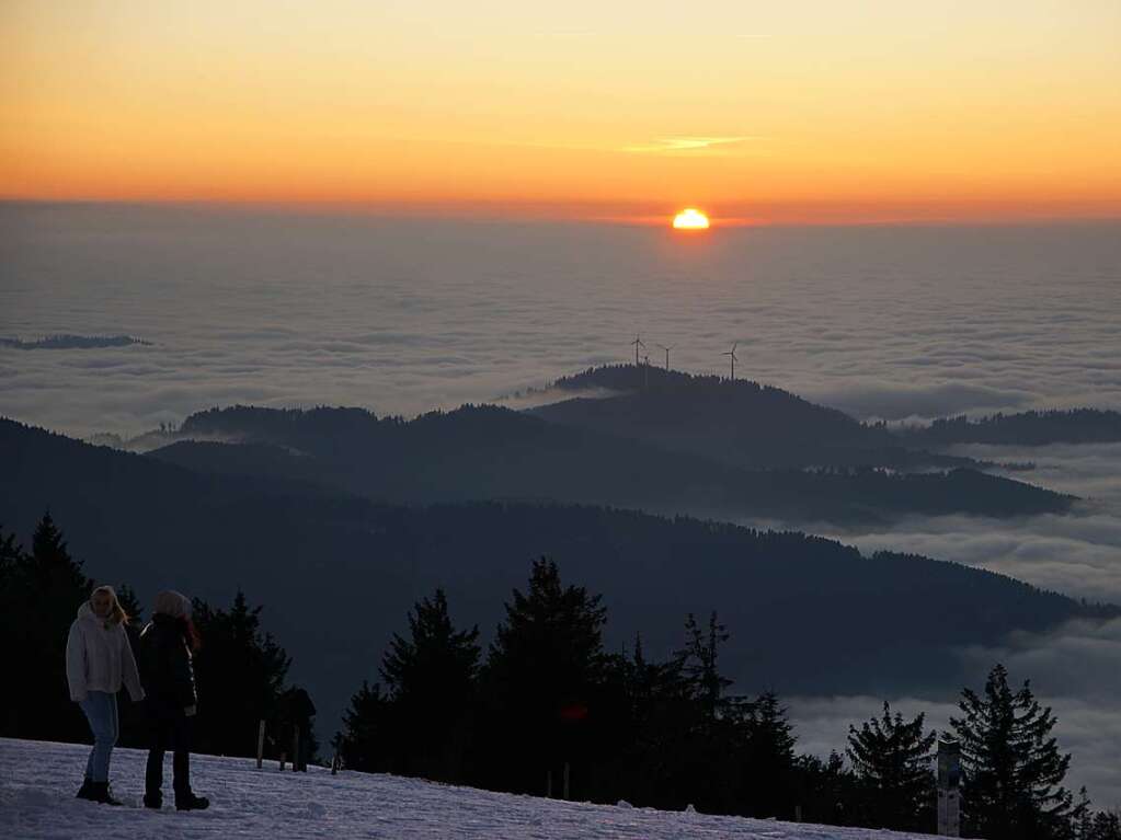 Die Sonne geht im Nebelmeer unter, was Peter Hermann einfing.