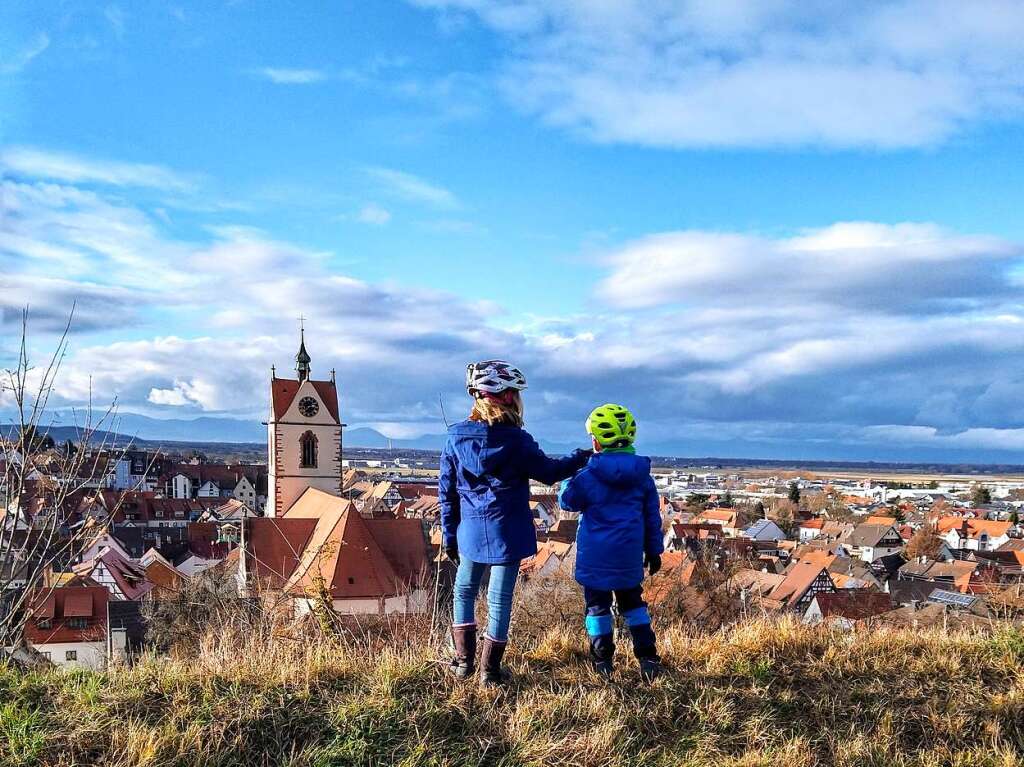 Nomen est omen, mag sich Sonja Hgel gedacht haben, als ihre Tchter auf einen eben solchen stiegen, um von hier aus den Blick auf Endingen, die Vogesen und das faszinierende Wolkenspiel am Himmel zu genieen.