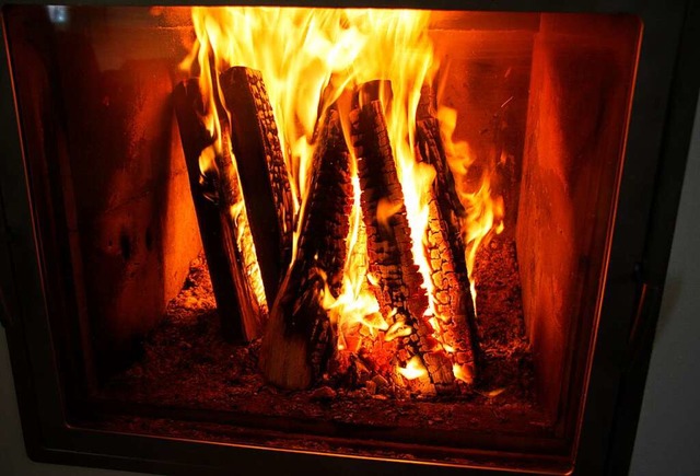 Ein Kaminfeuer im TV kann wie ein echtes aussehen.  | Foto: Hilke Segbers