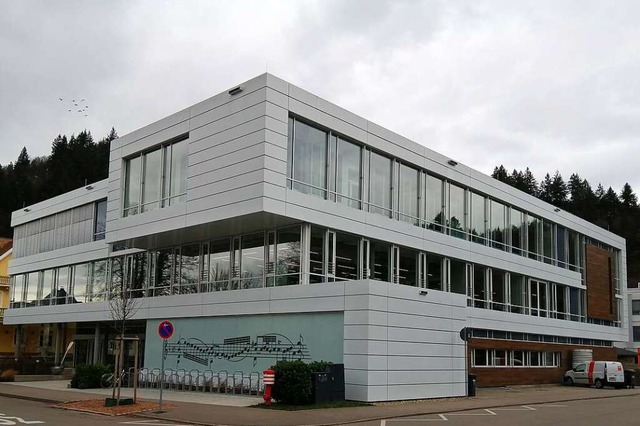 Das Gisela-Sick-Bildungshaus in Waldki...schen Musikschule im oberen Stockwerk.  | Foto: Sylvia Sredniawa