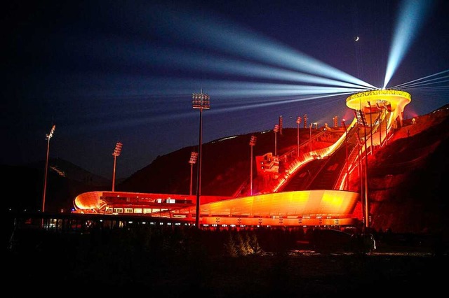 Hell und grell beleuchtet &#8211; das ...isprungstadion bei einer Lichter-Probe  | Foto: NOEL CELIS (AFP)