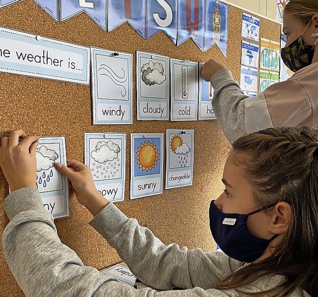 Der bilinguale Wetterbericht erfolgt auf Englisch.   | Foto: Manuela Schmitt