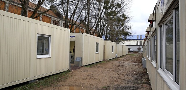 2015 wurden bereits Container an der Ortenauhalle aufgestellt.  | Foto: Christoph Breithaupt