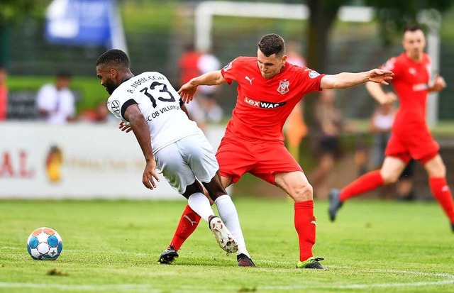 Zurck beim FFC: Anthony Mbem-Som Nyamsi (l.) hier noch im Villinger Trikot  | Foto: Achim Keller