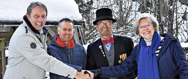 Dankbar fr die Spende: Brgermeister ...mit   Rolf Breisacher und Ute Rittel.   | Foto: Thomas Biniossek