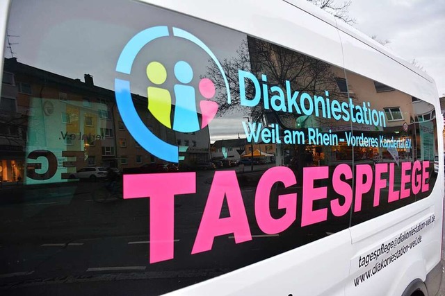 Das neue Logo der Diakoniestation ziert auch den Transporter der Tagespflege.  | Foto: Hannes Lauber