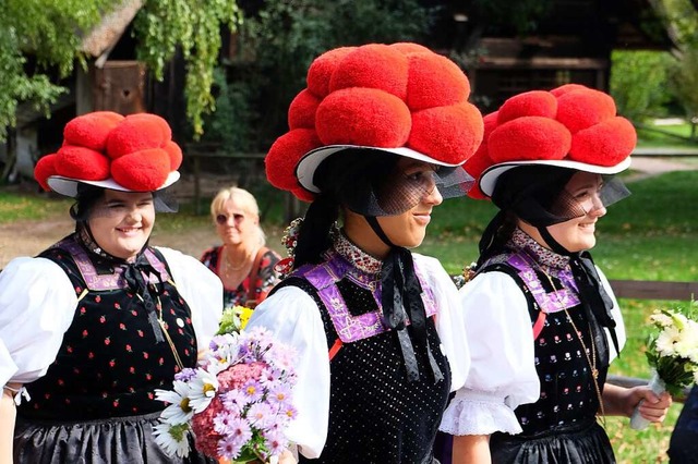 Bollenhut-Trgerinnen beim Kreistrachtenfest in Gutach  | Foto: wew