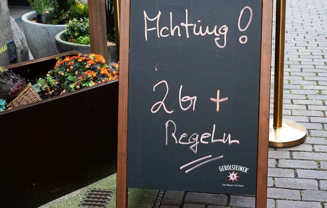 Im Gesprch ist eine bundesweite 2G-plus-Regel fr die Gastronomie.  | Foto: Julian Stratenschulte (dpa)