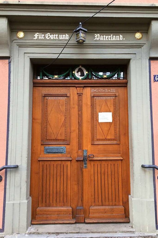 Eingang zum Rathaus von Wehr-flingen. Es stammt aus der Kaiserzeit.  | Foto: Annemarie Rsch