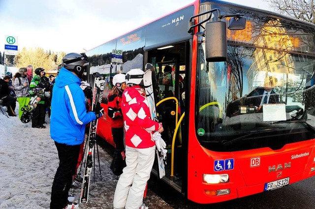 Der Feldbergbus 7300 zwischen Titisee ...en Skifahrern auf Unverstndnis stt.  | Foto: Thomas Kunz