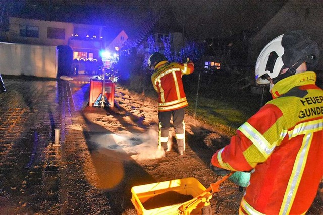 Die Gundelfinger Wehr hatte am Diensta...uf dem Friedhofsweg beseitigen mssen.  | Foto: Andrea Steinhart