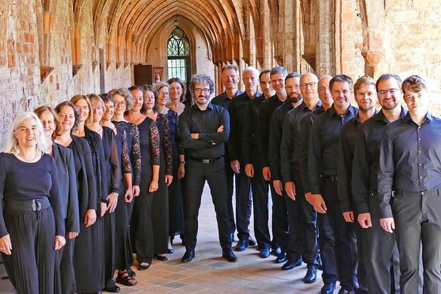 Das Freiburger John-Sheppard-Ensemble mit Chorleiter Bernhard Schmidt (Mitte)  | Foto: Stefan Bchner