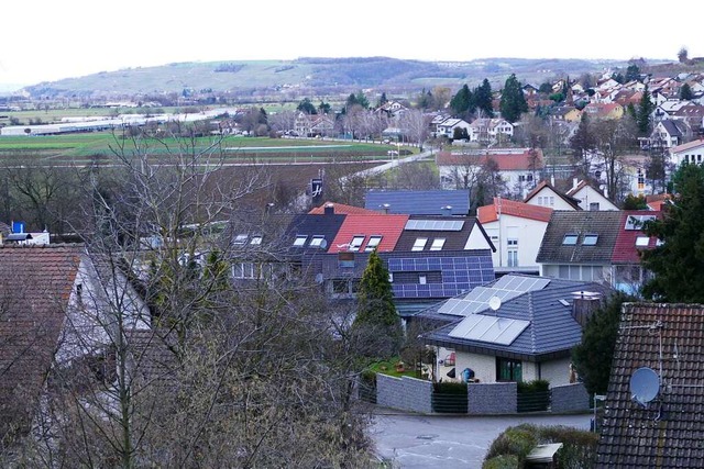 Blick ber Binzen, wo 2022 auf dem fr... Sportareal ein Neubaugebiet entsteht.  | Foto: Victoria Langelott