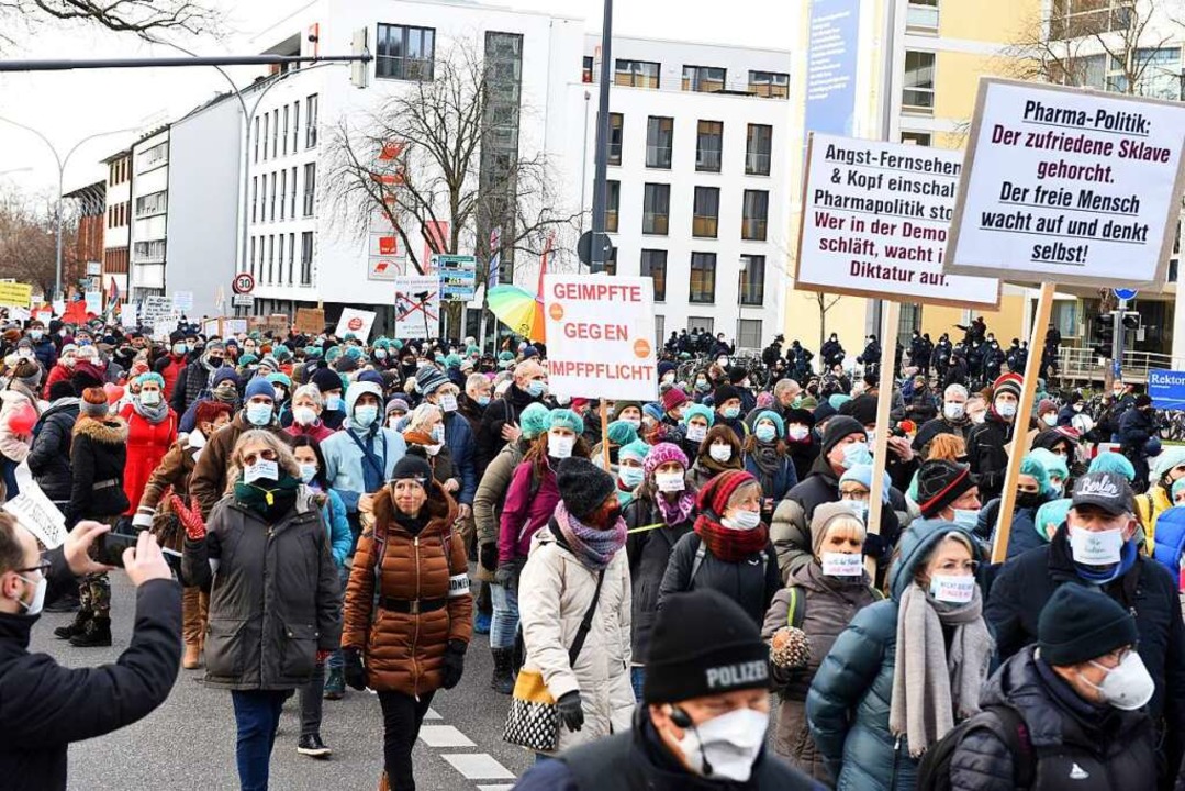 Auf der Achse Friedrichstrae/Friedrichring startete der Demo-Zug.  | Foto: Rita Eggstein