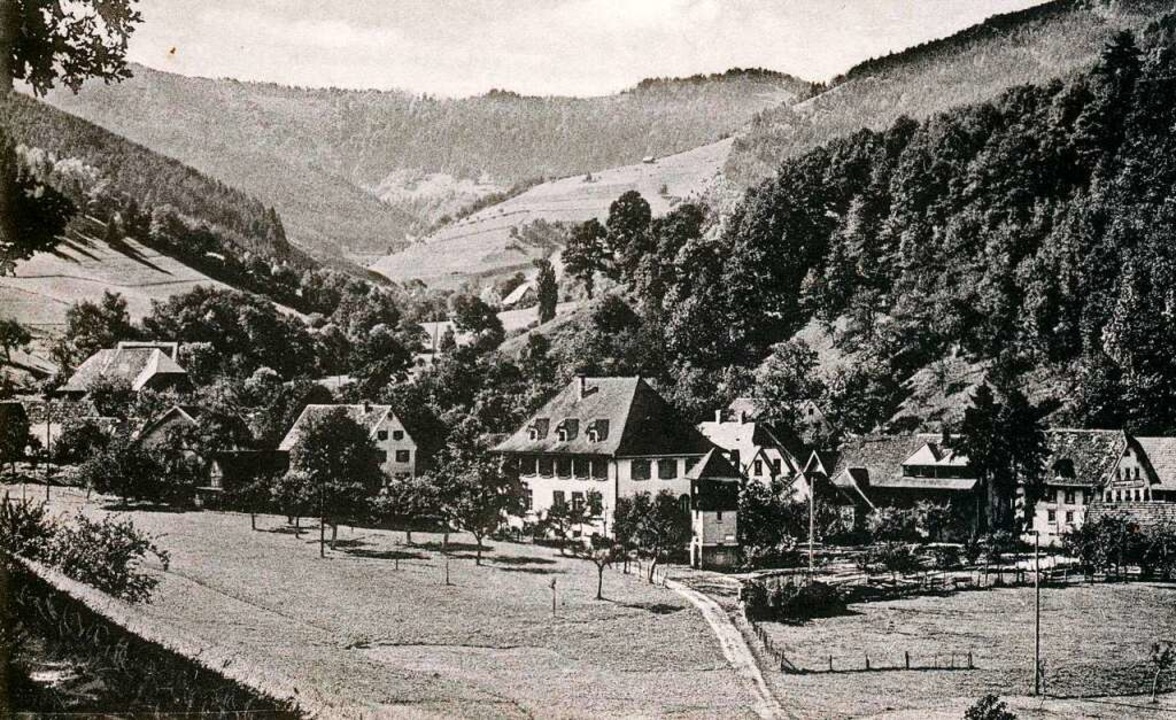 Kappel mit dem ehemaligen Schulhaus in...er Jahren (rechts das Gasthaus Kreuz).  | Foto: Archiv Manfred Gallo