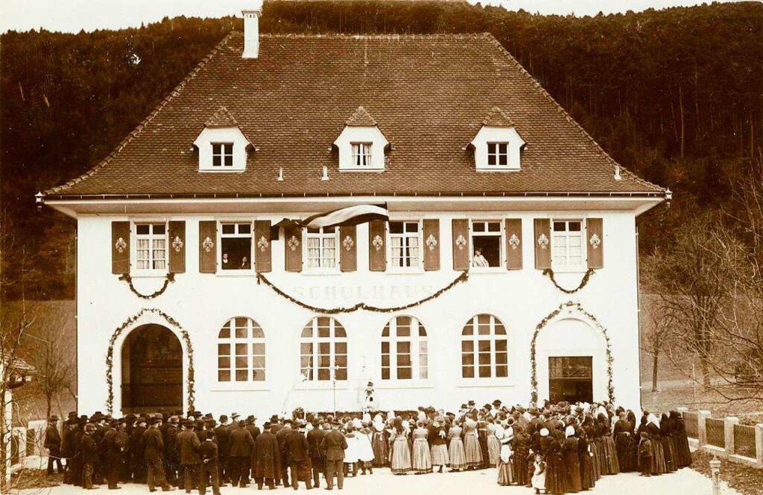 Am Neujahrstag 1914 entstand die  Aufn... Schule, die damals noch ganz neu war.  | Foto: Archiv Manfred Gallo
