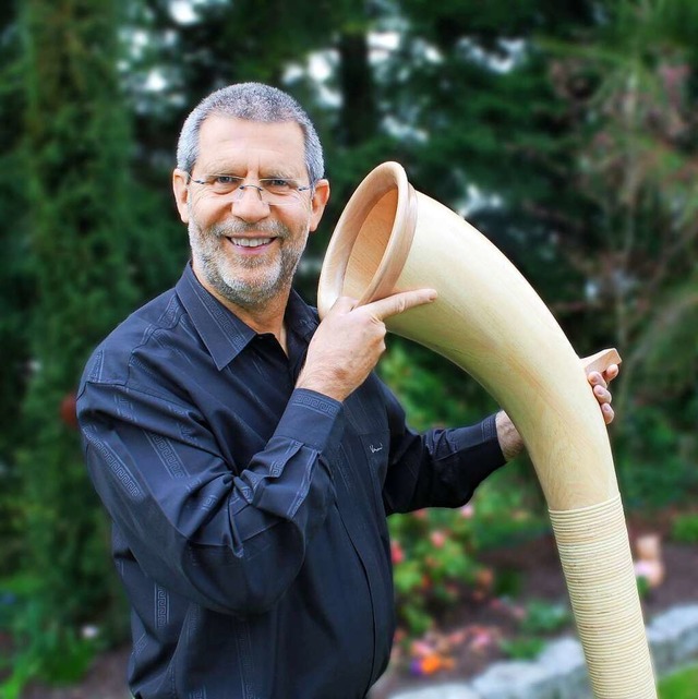 Franz Schssele mit einem Alphorn  | Foto: Promo 