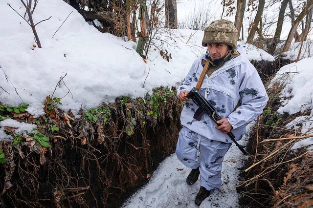 Ukrainischer Soldat an der Front  | Foto: Andriy Dubchak (dpa)