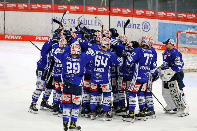 Jubel in der Heliosarena: Die Wild Win...-Sieg nach Penaltyschieen gegen Kln.  | Foto: Joachim Hahne