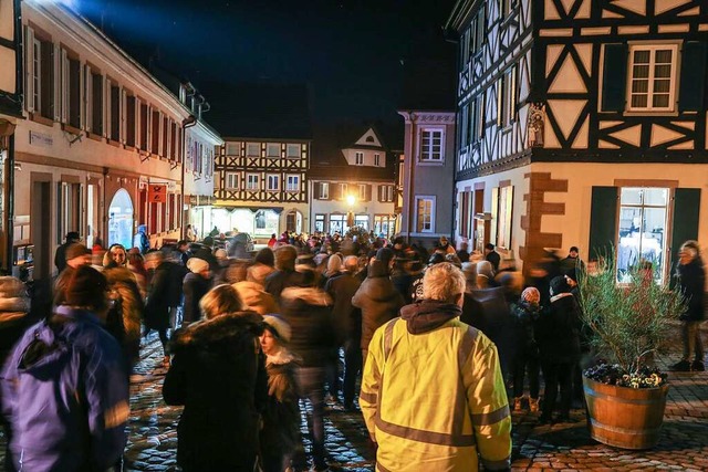 Am Montag waren in Ettenheim wieder deutlich mehr als 200 Menschen in der Stadt.  | Foto: Sandra Decoux-Kone