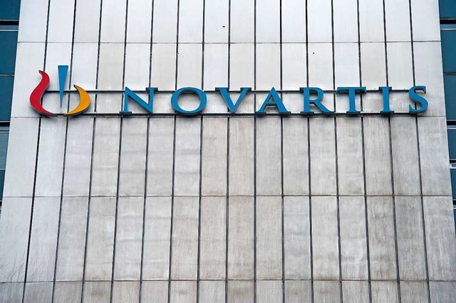 Novartis meldet einen Zwischenerfolg f...itet auf der Basis die Produktion vor.  | Foto: SEBASTIEN BOZON (AFP)