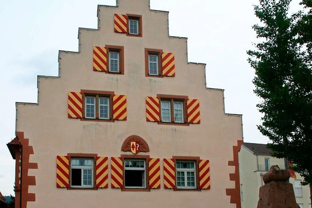 Die Verwaltung im Rathaus Friesenheim ...ht sich Gedanken ber Bauvorschriften.  | Foto: Burkhard Ritter