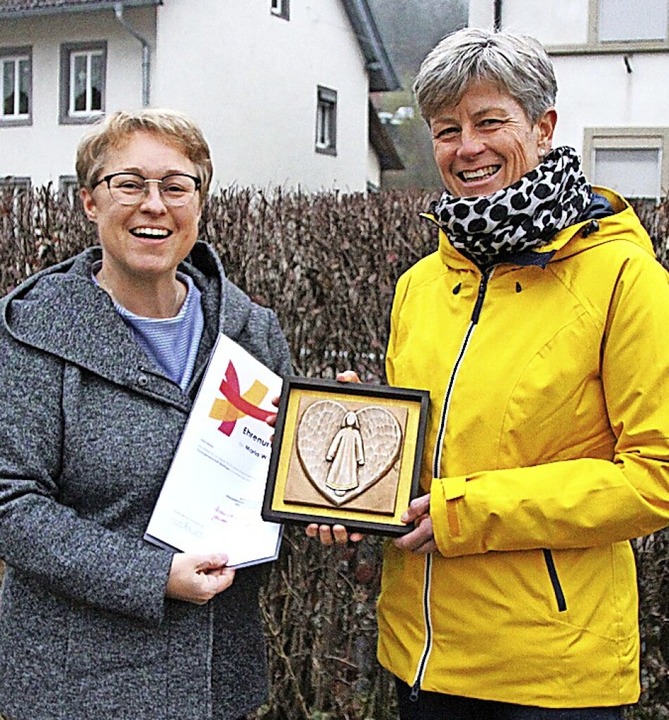 Zum Ehrenmitglied ernannt wurde  Maria...kfd-Vorsitzenden Nicole Jehle (links).  | Foto:  Yvonne Würth