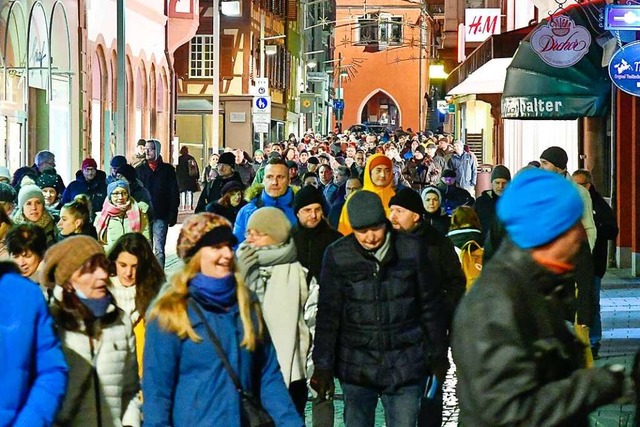 Laut Polizei und Stadtverwaltung betei... der Lahrer Innenstadt am Montagabend.  | Foto: Endrik Baublies