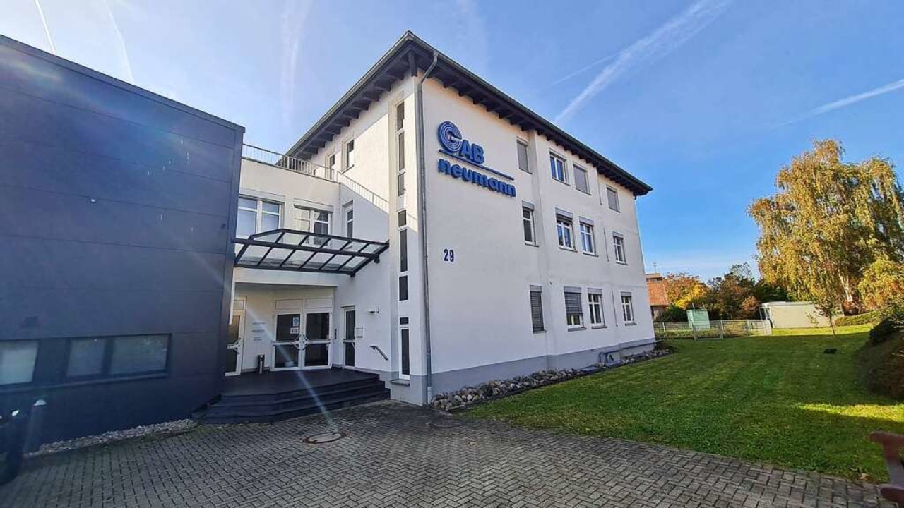 Am Firmensitz in Maulburg beschäftigt ...d 45 Mitarbeiter und Mitarbeiterinnen.  | Foto: GAB Neumann GmbH