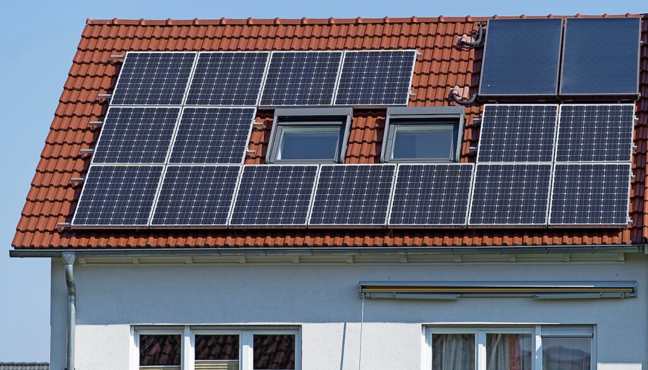 Eine Zukunftsoption: die Kombination von Ölheizungen mit Solarenergie  | Foto: Uwe Anspach