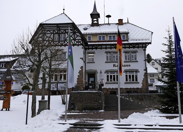 Auch die Sanierung des Feldberger Rathauses soll nun angegangen werden.  | Foto: Ralf Morys