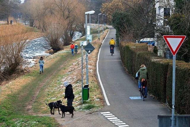 Der Dreisam-Radweg ist bei Freiburg-Ebnet gefhrlich eng - und bleibt es auch