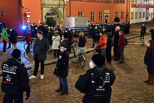 Gebetsaktion auf Freiburger Rathausplatz endet im Polizeikessel