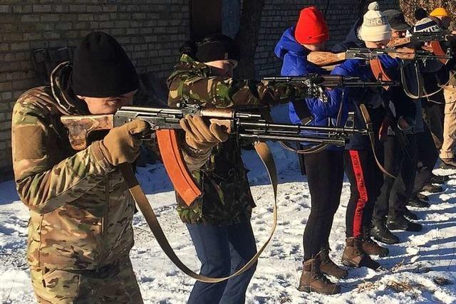 Wie sich die Menschen in der Ukraine auf eine russische Invasion vorbereiten