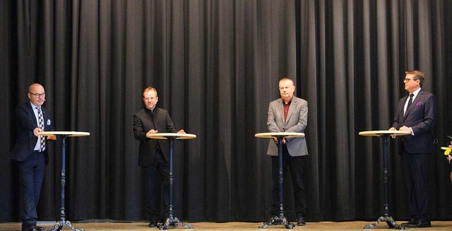 Henning Kurz, Marc Lewon, Bernd Kemper... Benz diskutierten am Neujahrsempfang.  | Foto: Rolf Reimann
