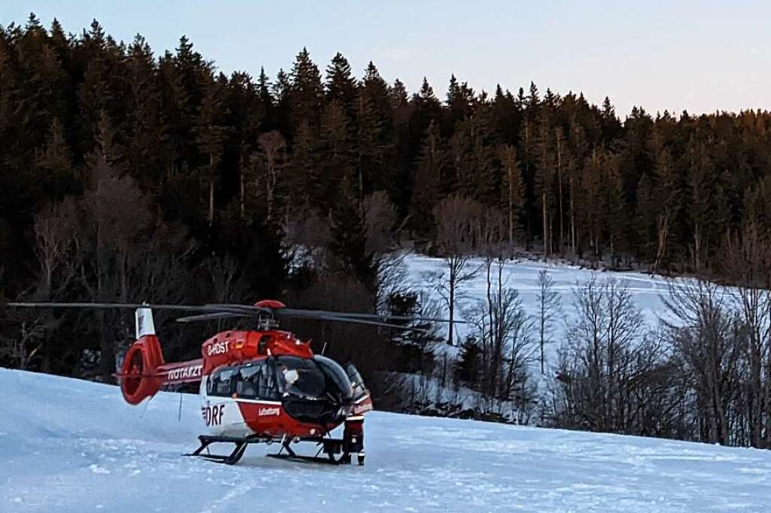 Der Helikopter konnte direkt bei der Piste landen.  | Foto: Bergwacht Waldkirch