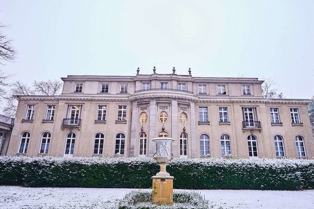 Die Villa am Berliner Wannsee,  wo die...ute  eine Gedenk- und Bildungssttte.   | Foto: Annette Riedl (dpa)
