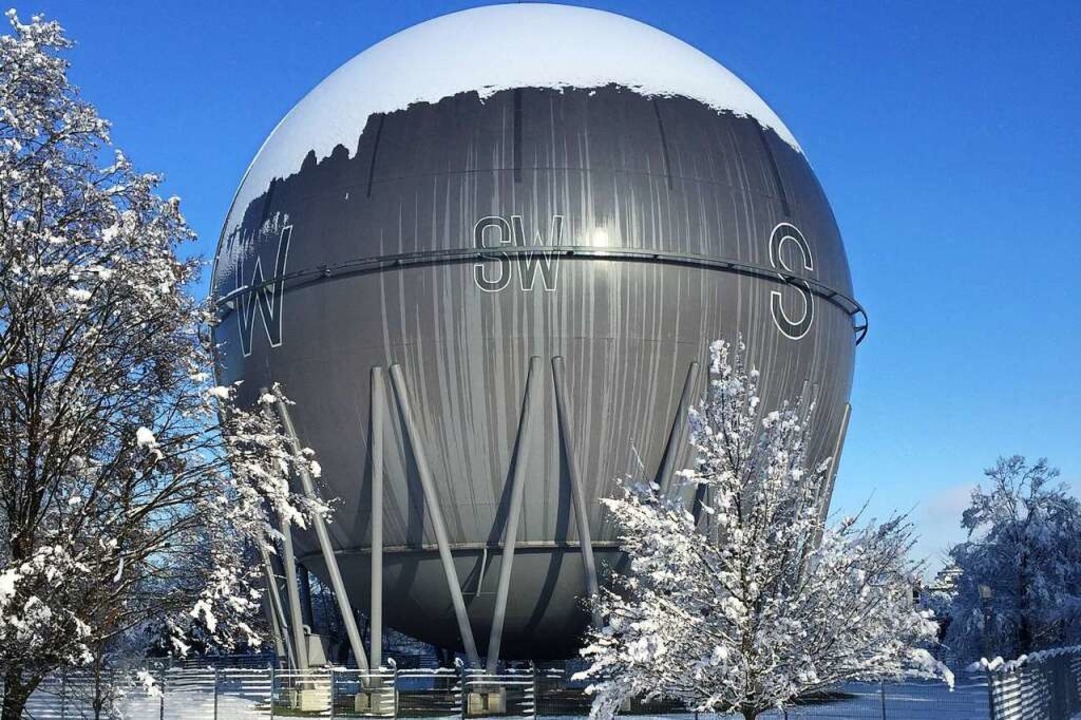 Auch mit Schneehaube eindrucksvoll: die Gaskugel  | Foto: AK Gaskugel