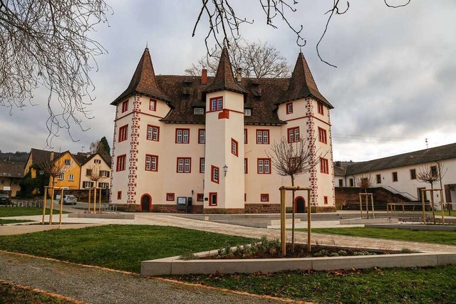 Blick auf das Schloss mit seinem neuen Vorplatz  | Foto: Sandra Decoux-Kone