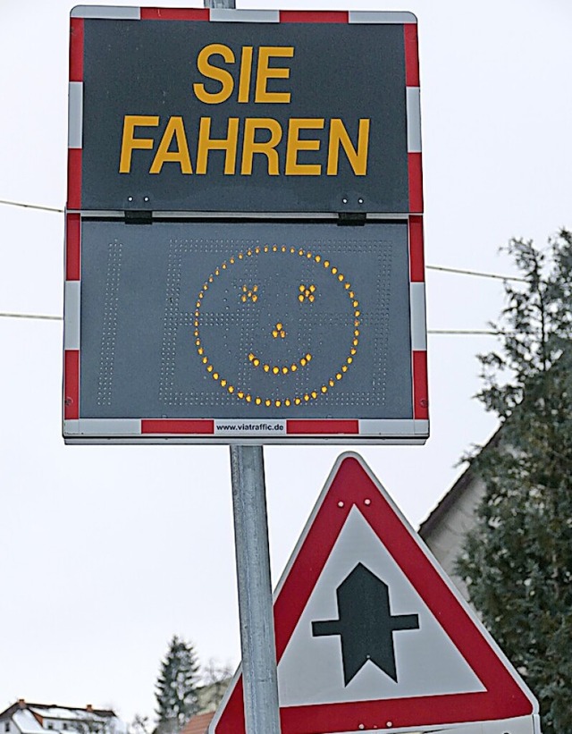 Sechs Geschwindigkeitsmesstafeln   sol...ge steht derzeit in Boll (unser Bild).  | Foto: Stefan Limberger-Andris